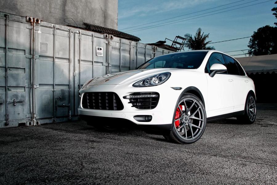  Porsche Cayenne Turbo by Vorsteiner 2012 года  (фото 1 из 10)